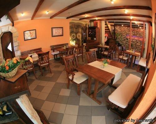 Villa Cezar Kaštel Lukšić Restauracja zdjęcie